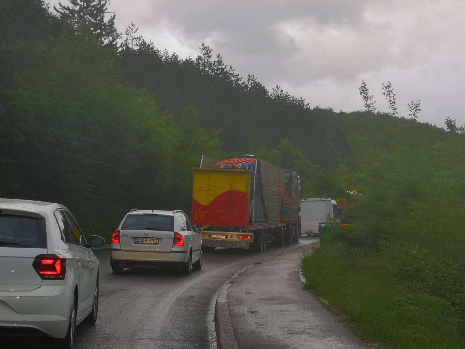 Kilometarske kolone u Donjoj Jablanici: Vozači naoružajte se strpljenjem