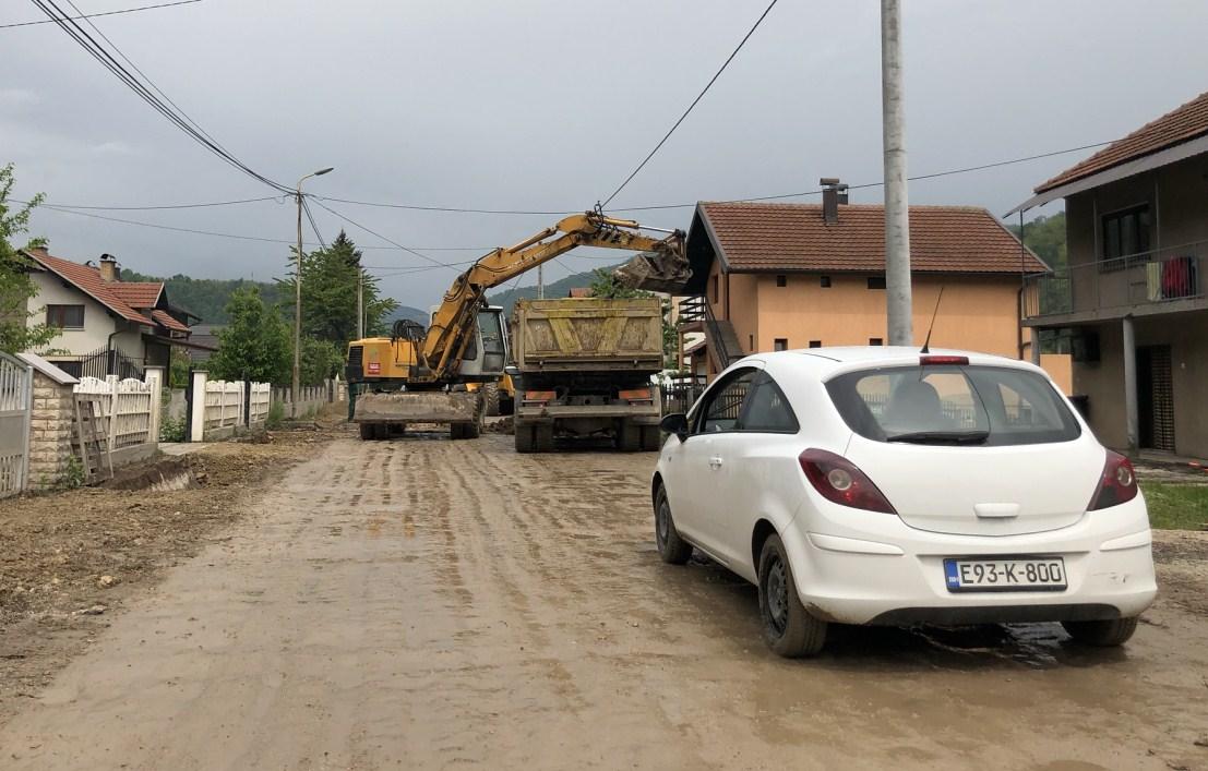 Blokiran saobraćaj i na regionalnom putu u Nemili, vozači ogorčeni