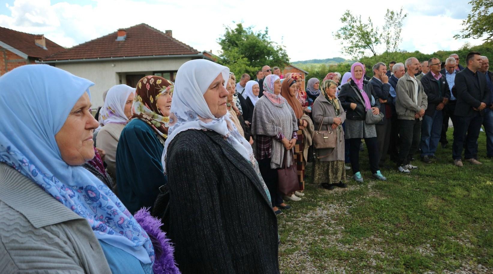 Posjeta najtužnijoj masovnoj grobnici u BiH