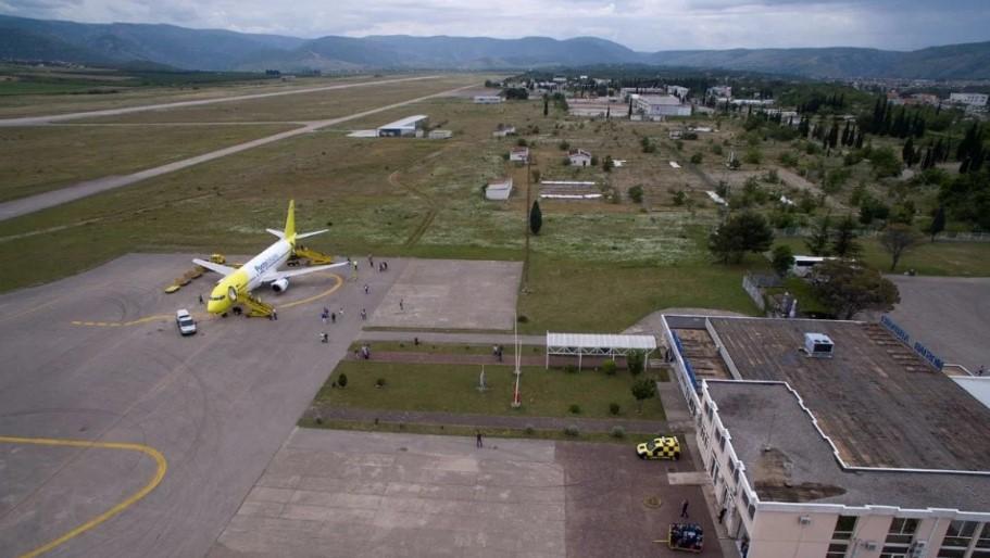 Nečuveno: Ko laserima ometa avione iznad mostarskog aerodroma