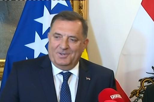 Dodik: Treći pješadijski puk 12. maja u uniformama Vojske RS