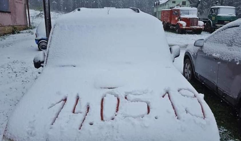Zima se vratila na velika vrata: Snijeg pada u Sanskom Mostu i Istočnom Drvaru