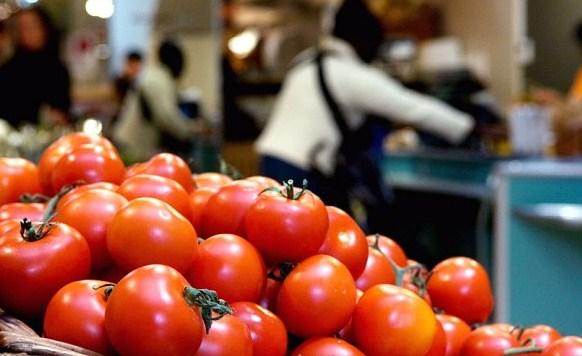 Dokazano: Evo zašto paradajz koji kupujete u prodavnicama nema okus