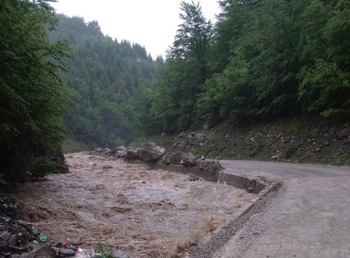 Stabilizira se stanje u Kaknju, na terenu ljudstvo i mehanizacija