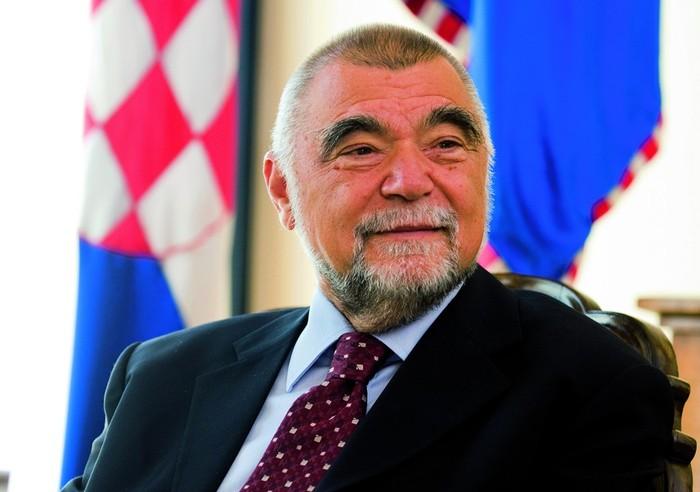 Mesić u Prištini pozvao NATO i SAD da pomognu BiH