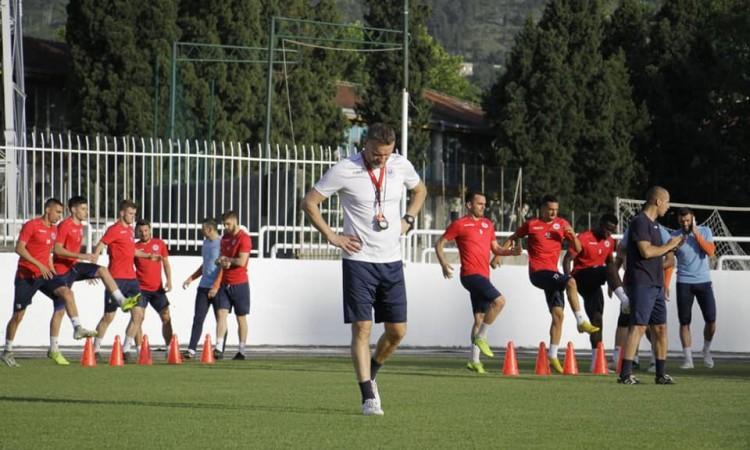 Nogometaši Zrinjskog odradili prvi trening pod palicom Harija Vukasa