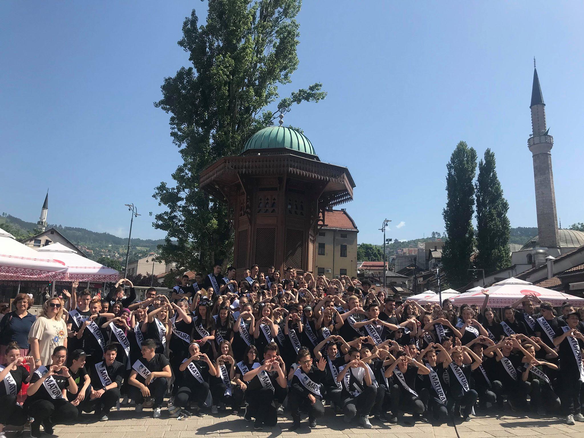 Tradicionalna manifestacija ispraćaja maturanata osnovnih škola - Avaz