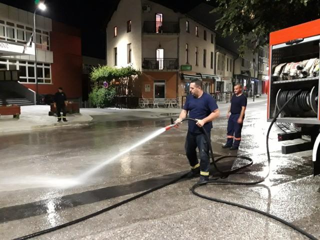 Dok Konjic spava, vrijedni vatrogasci brinu o čistoći grada