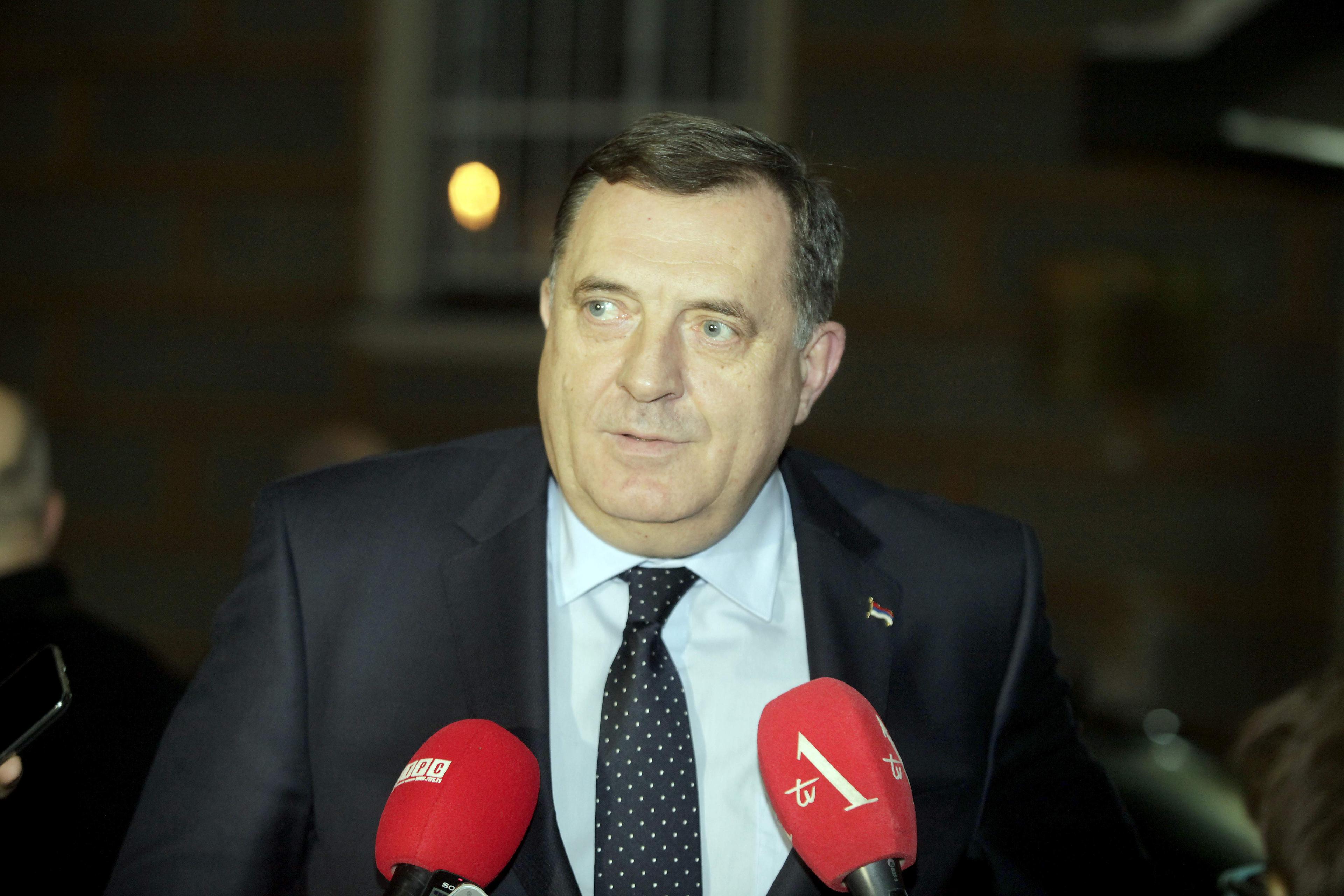 Dodik: S nevjericom i neizmjernom tugom primio sam tužnu vijest o smrti naše košarkaške legende Žarka Varajića