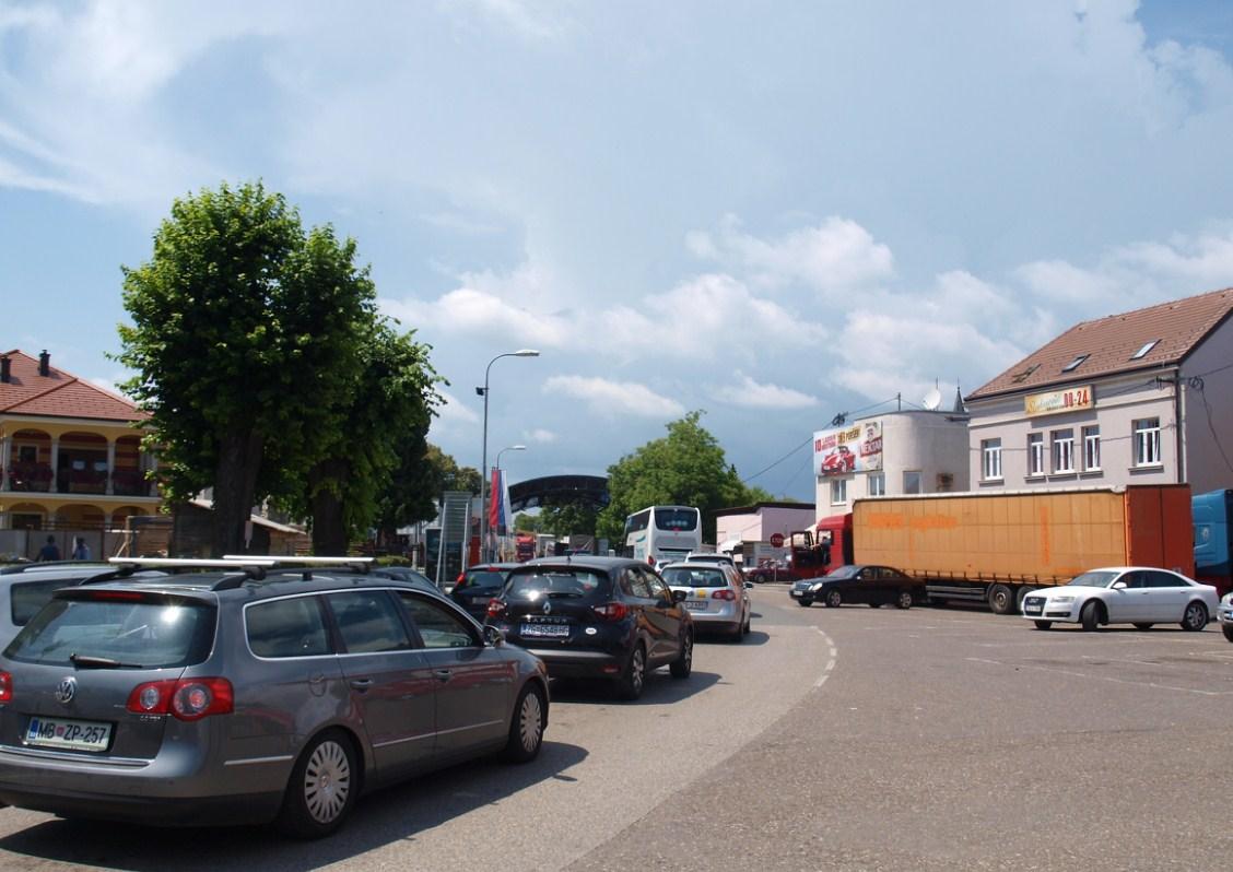 Gužve prema graničnom prijelazu - Avaz