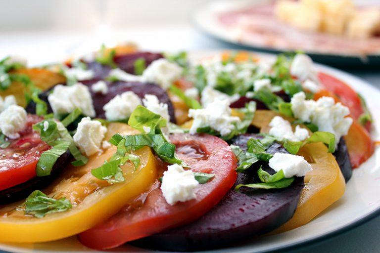 Salata od cvekle, paradajza i ricotte