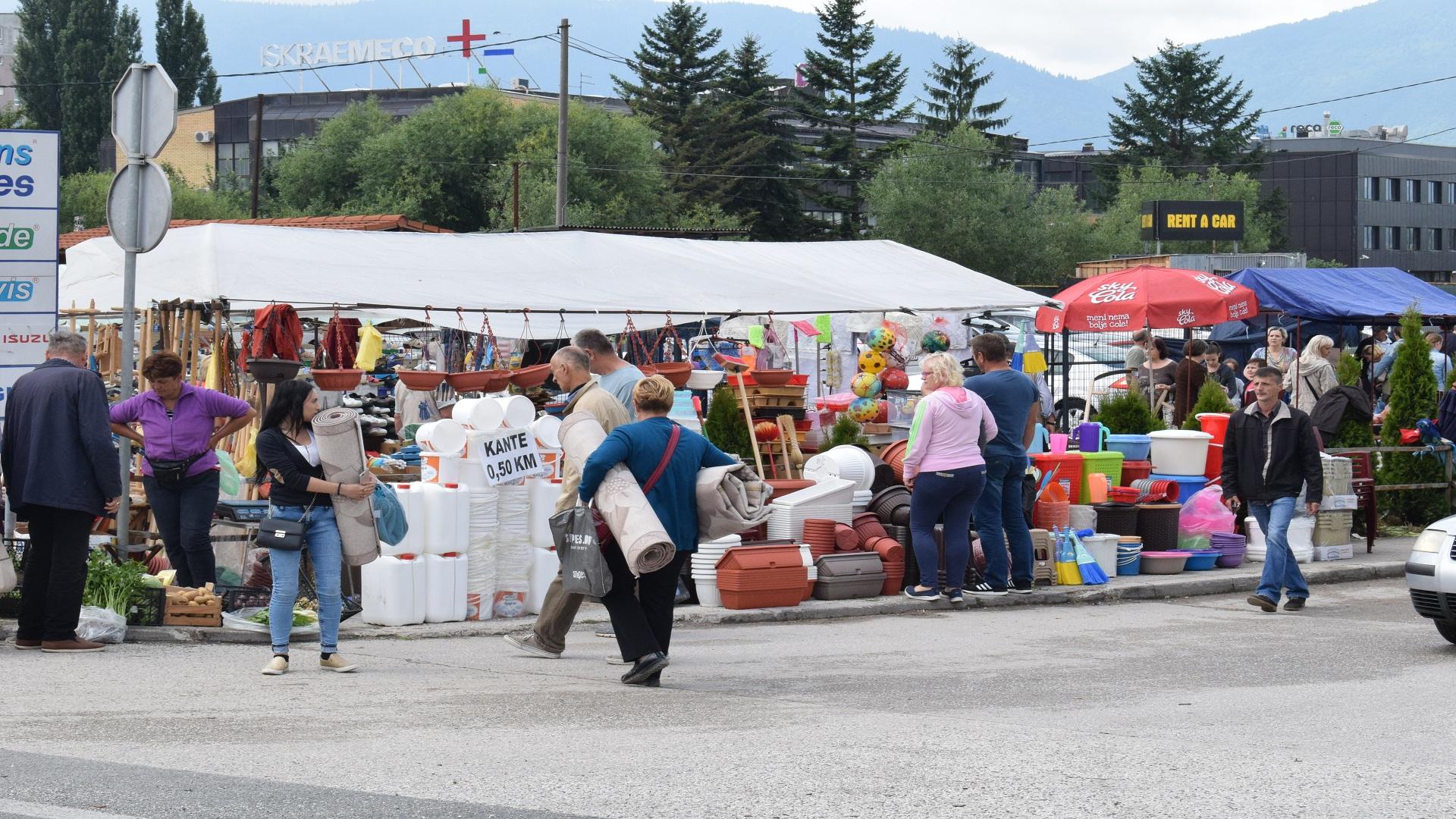 Na autopijaci na Stupu najmanje se prodaju automobili: U ponudi satovi, kondomi, životinje, usisivači...