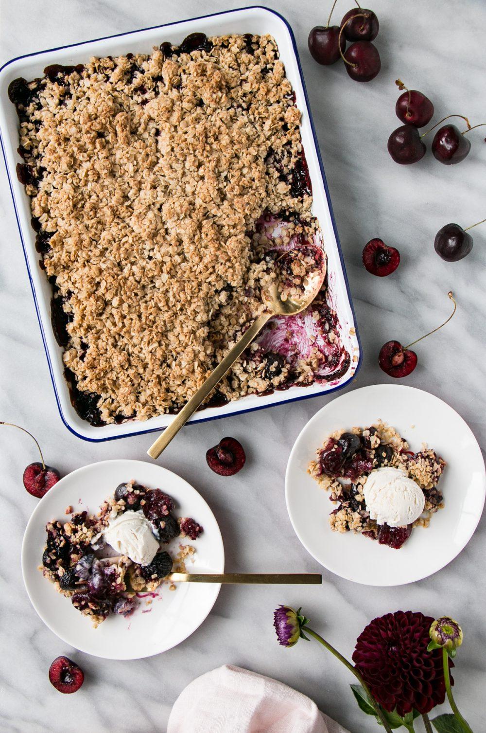 Crumble od višanja i vanilije