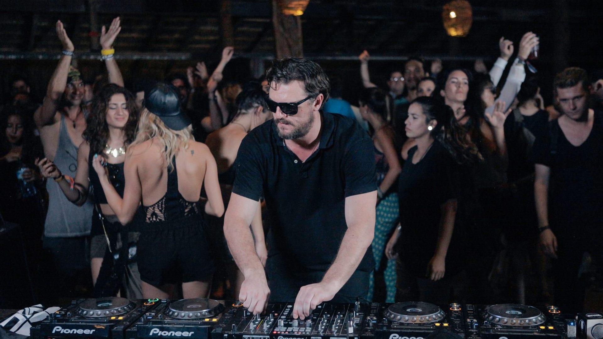 DJ Solomun 23. avgusta na balkonu iznad Vječne vatre