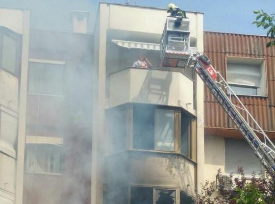 Požar je izbio na trećem spratu zgrade - Avaz