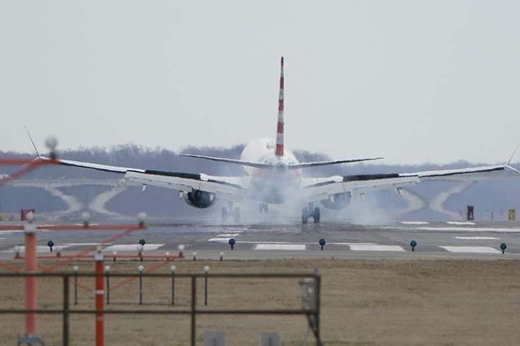 Avion  tokom polijetanja - Avaz