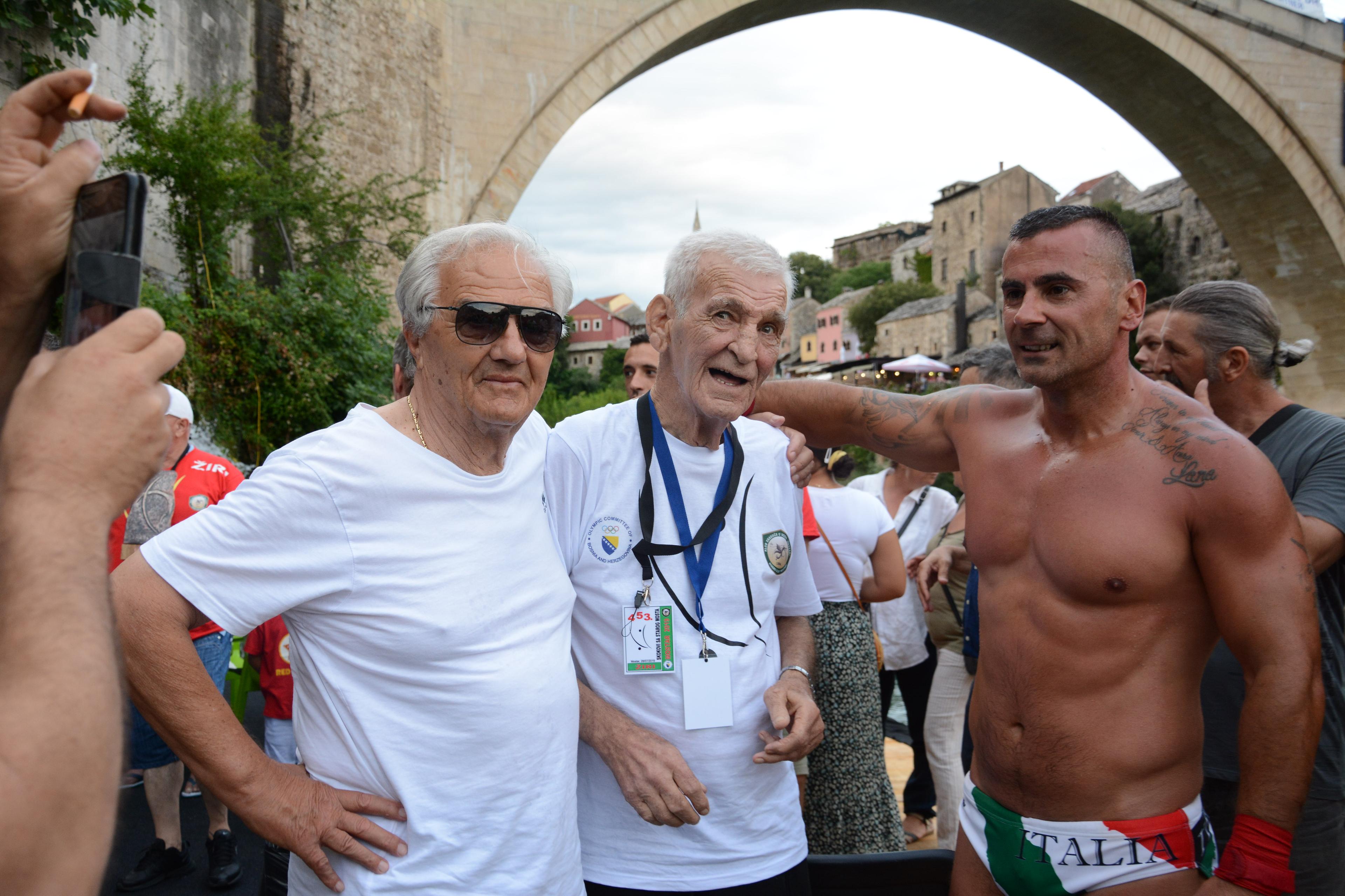 Neprikosnoveni Lorens Listo pobijedio 13. put u skokovima sa Starog mosta i izjednačio se sa Emirom Balićem