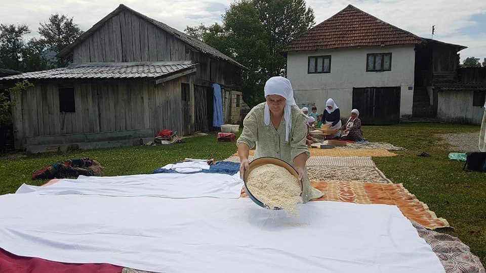 Svi ste pozvani sutra u Cazin na porciju krajiške "trahane" za Ginisa