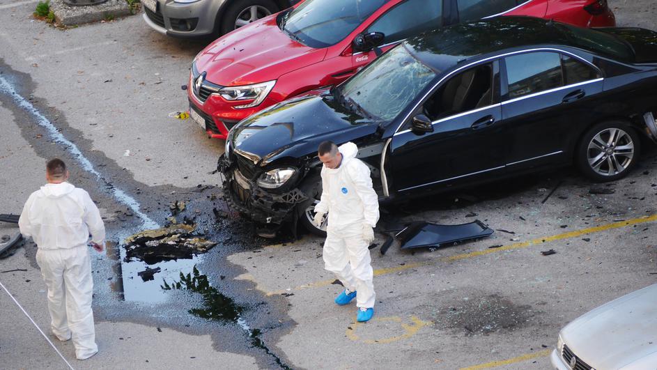 Policajcu vojnim eksplozivom raznijeli Mercedes