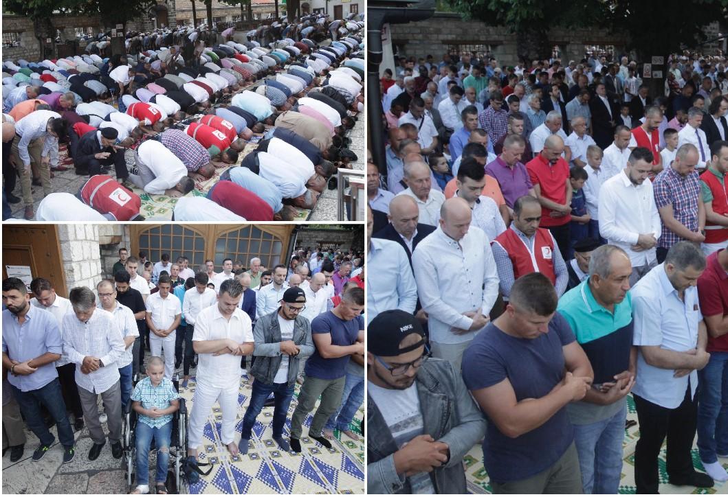 Vjernici klanjali bajram-namaz u Gazi Husrev-begovoj džamiji u Sarajevu