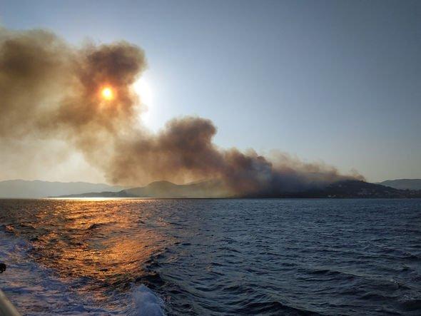 Stotine vatrogasaca učestvuju u gašenju vatre - Avaz