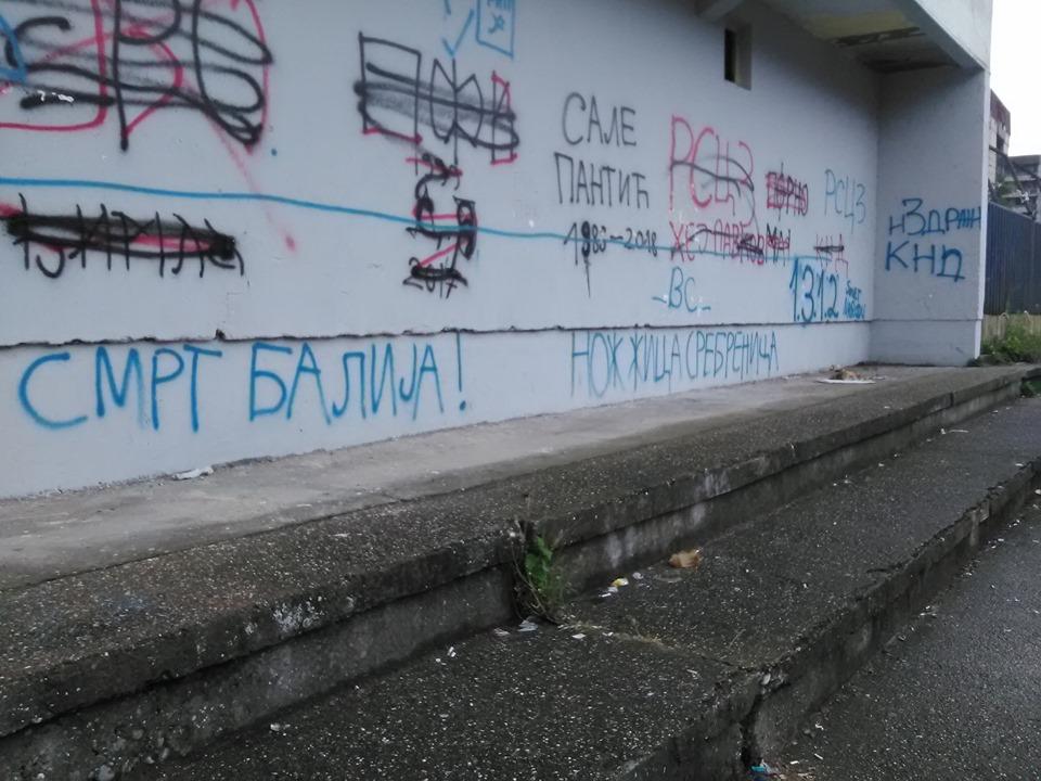 Sramotne grafite u centru Zvornika „Smrt balija“ i „Nož, žica, Srebrenica“ danima niko ne uklanja