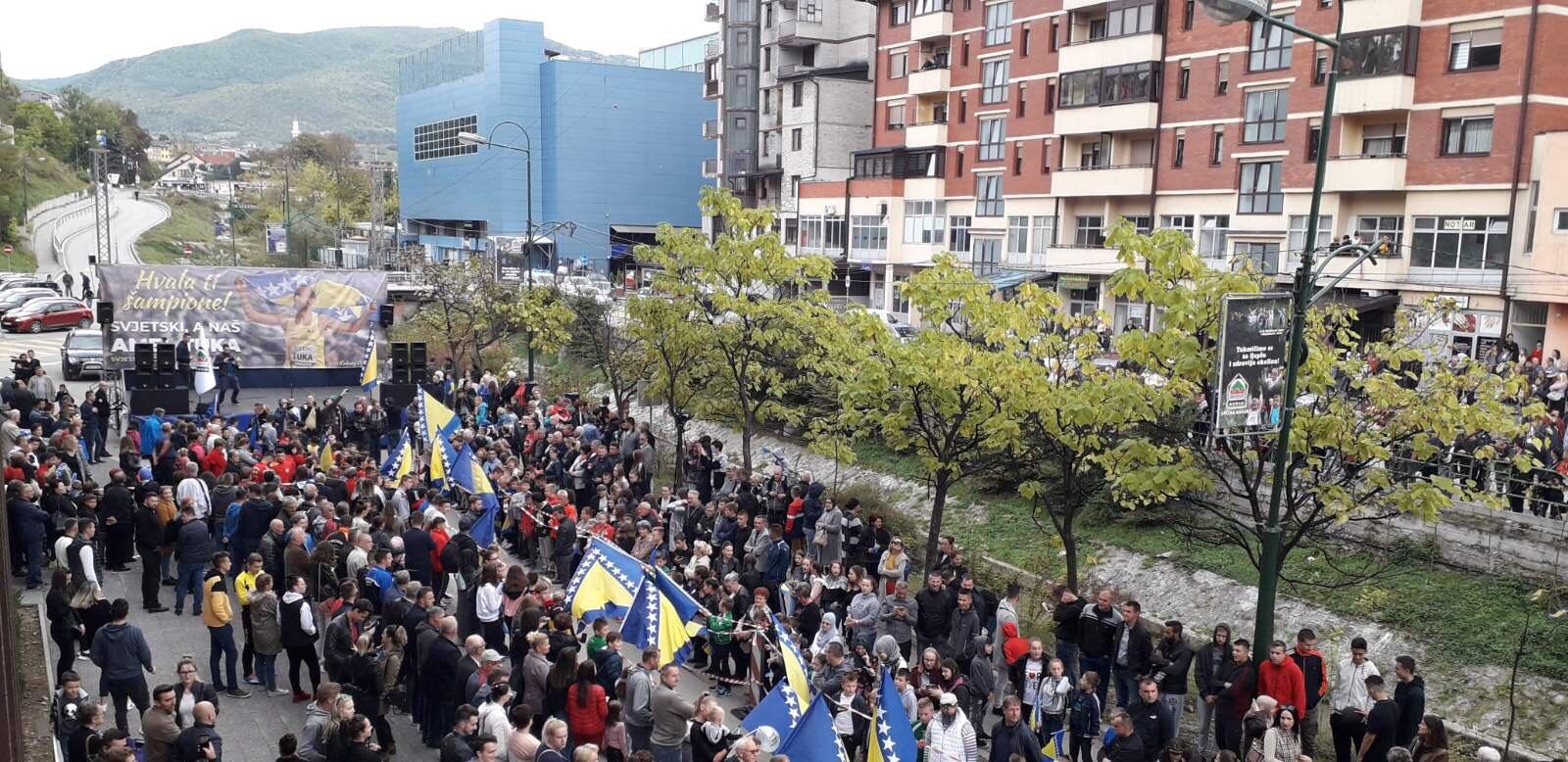 Doček Amela u Kaknju - Avaz