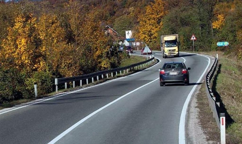 Stanje na cestama: Pojačan promet vozila, učestaliji sitni odroni