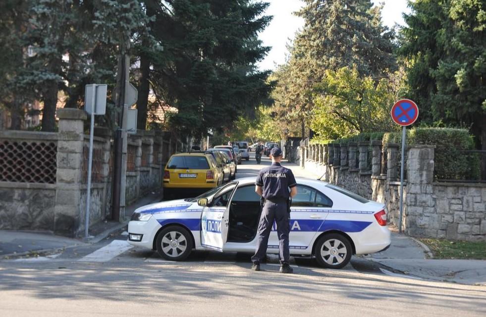 Policija ispred kuće na Dedinju - Avaz