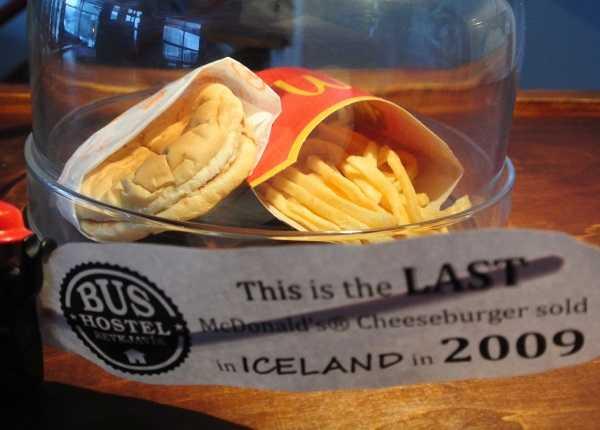 Islanđani uživo prate odumiranje posljednjeg McDonaldsovog burgera