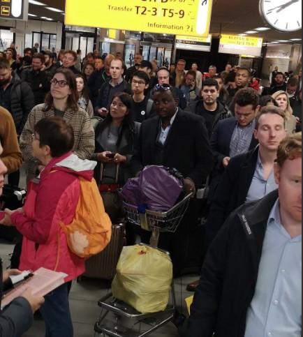 Zatvoren aerodrom u Amsterdamu, policija okupirala "Schiphol"