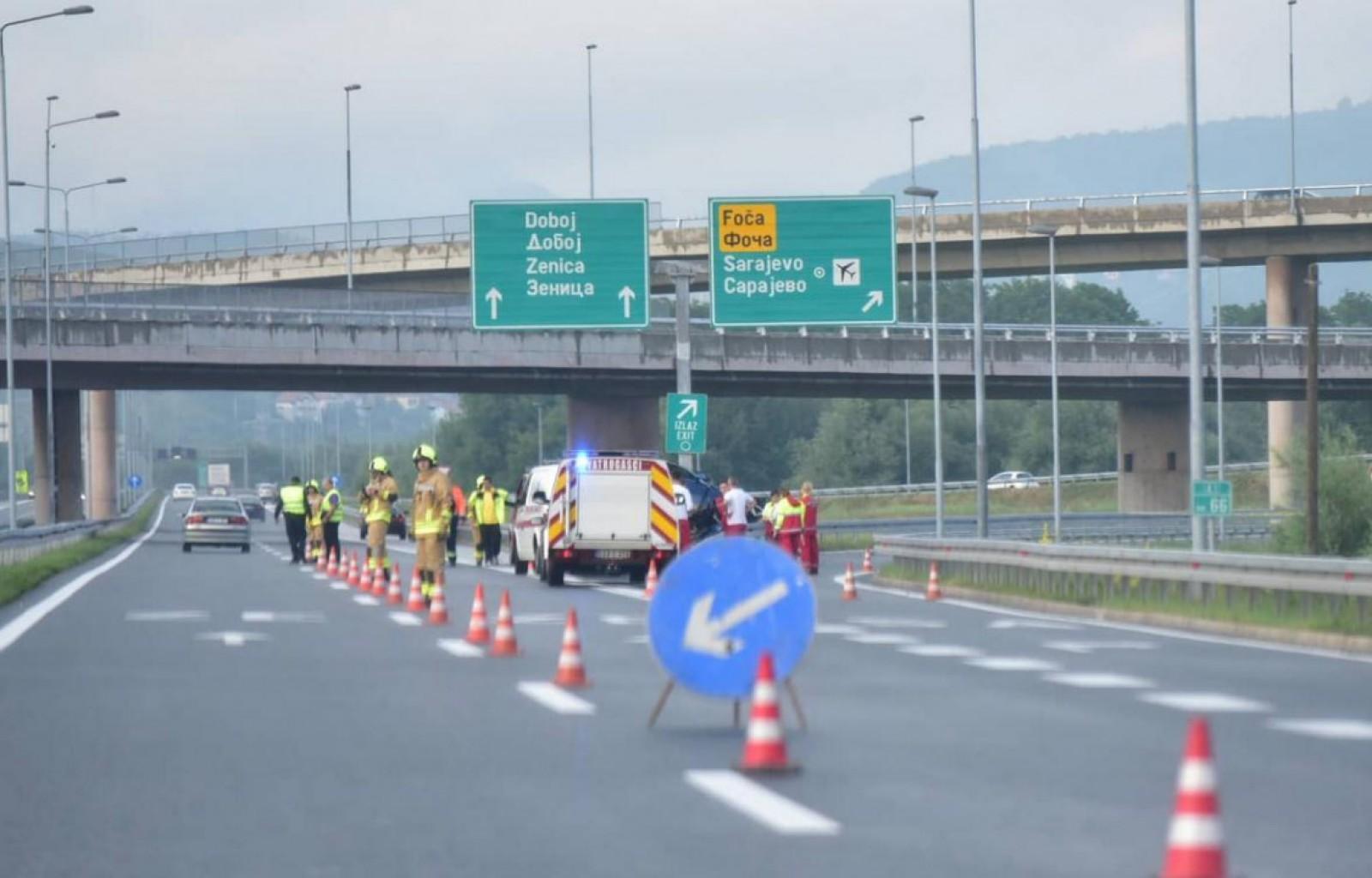 Nesreća u Vlakovu kod Sarajeva: Pet osoba povrijeđeno u prevrtanju Golfa