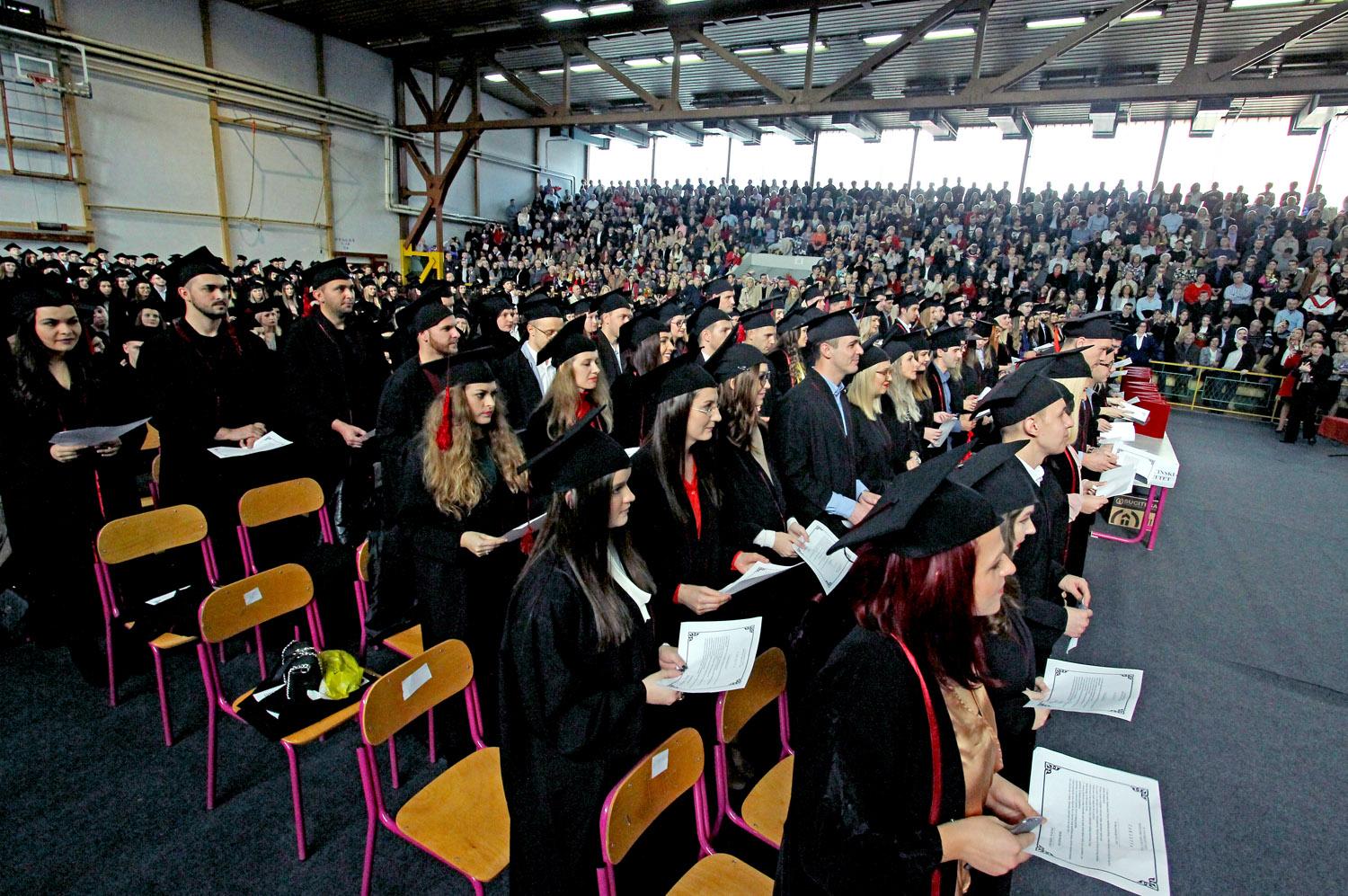 Svečana promocija diplomanata i magistra Univerziteta u Tuzli - Avaz