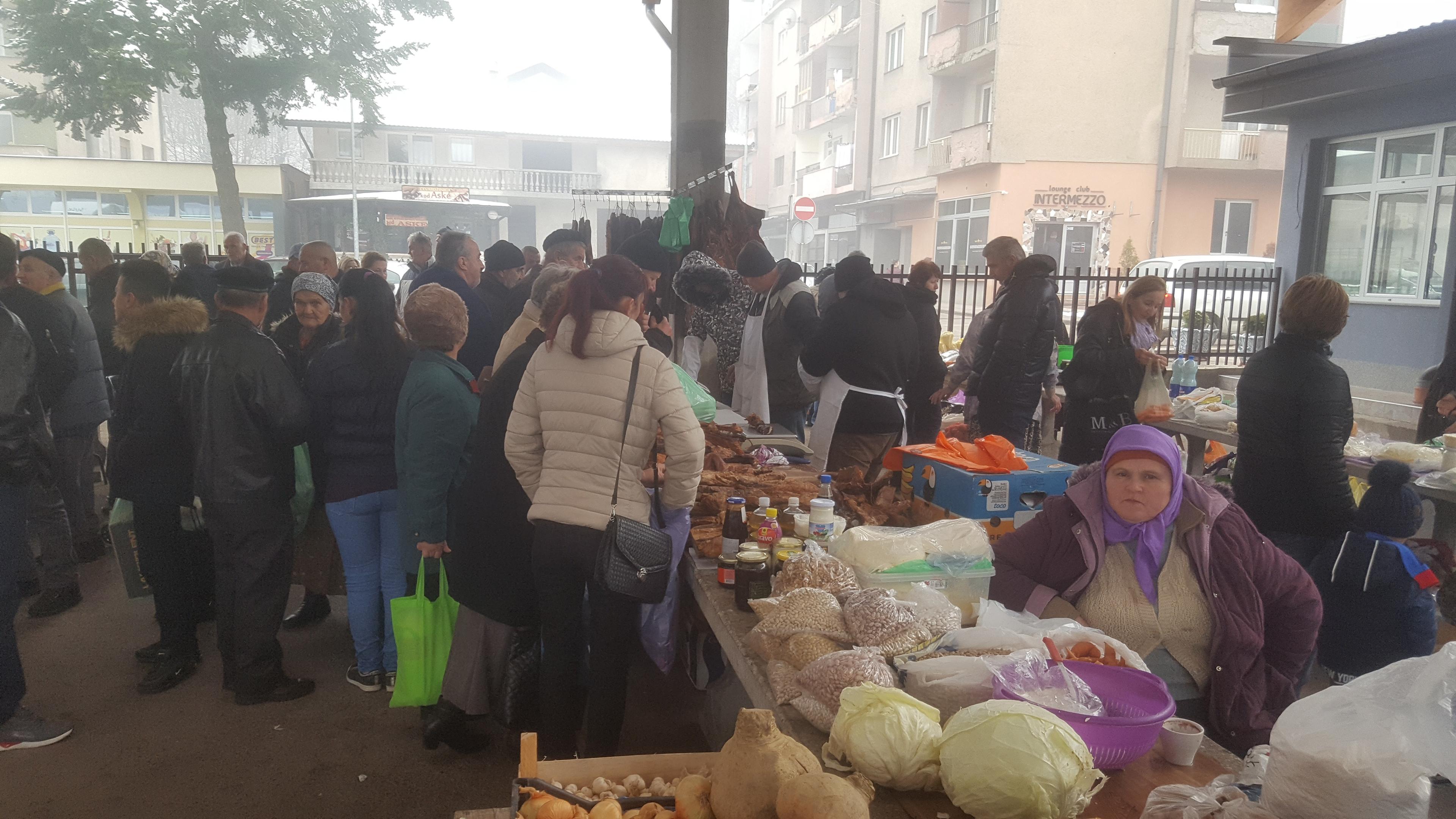 Građani ne strahuju od bruceloze: Na pijaci redovi za meso i mlijeko