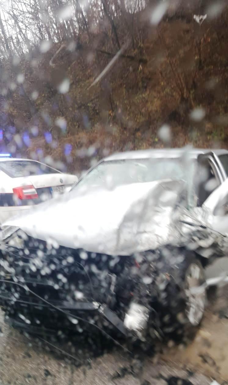 Tri osobe povrijeđene u sudaru automobila i teretnjaka