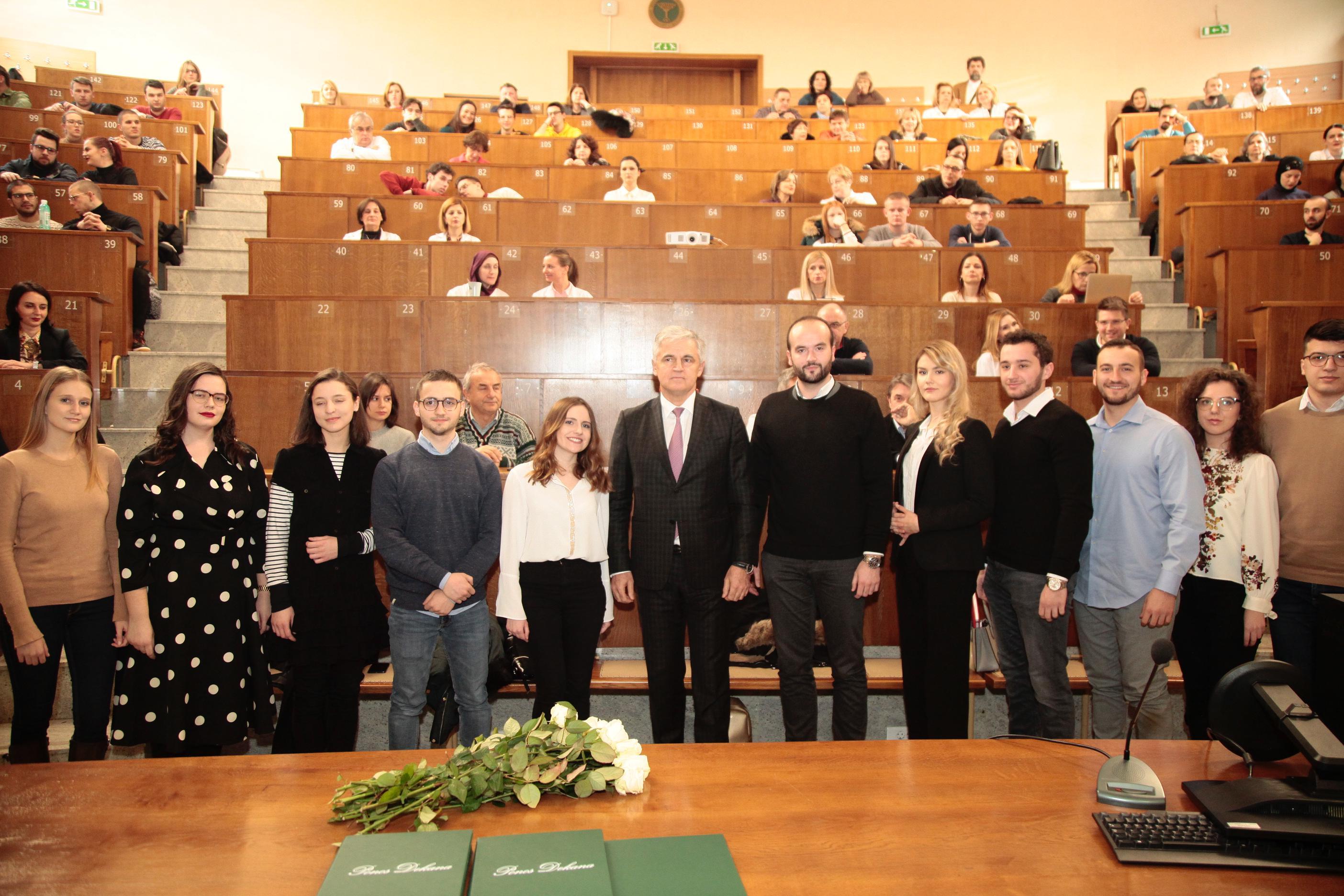 Deset najboljih studenata dobilo priznanje "Ponos dekana" i po 1.000 KM