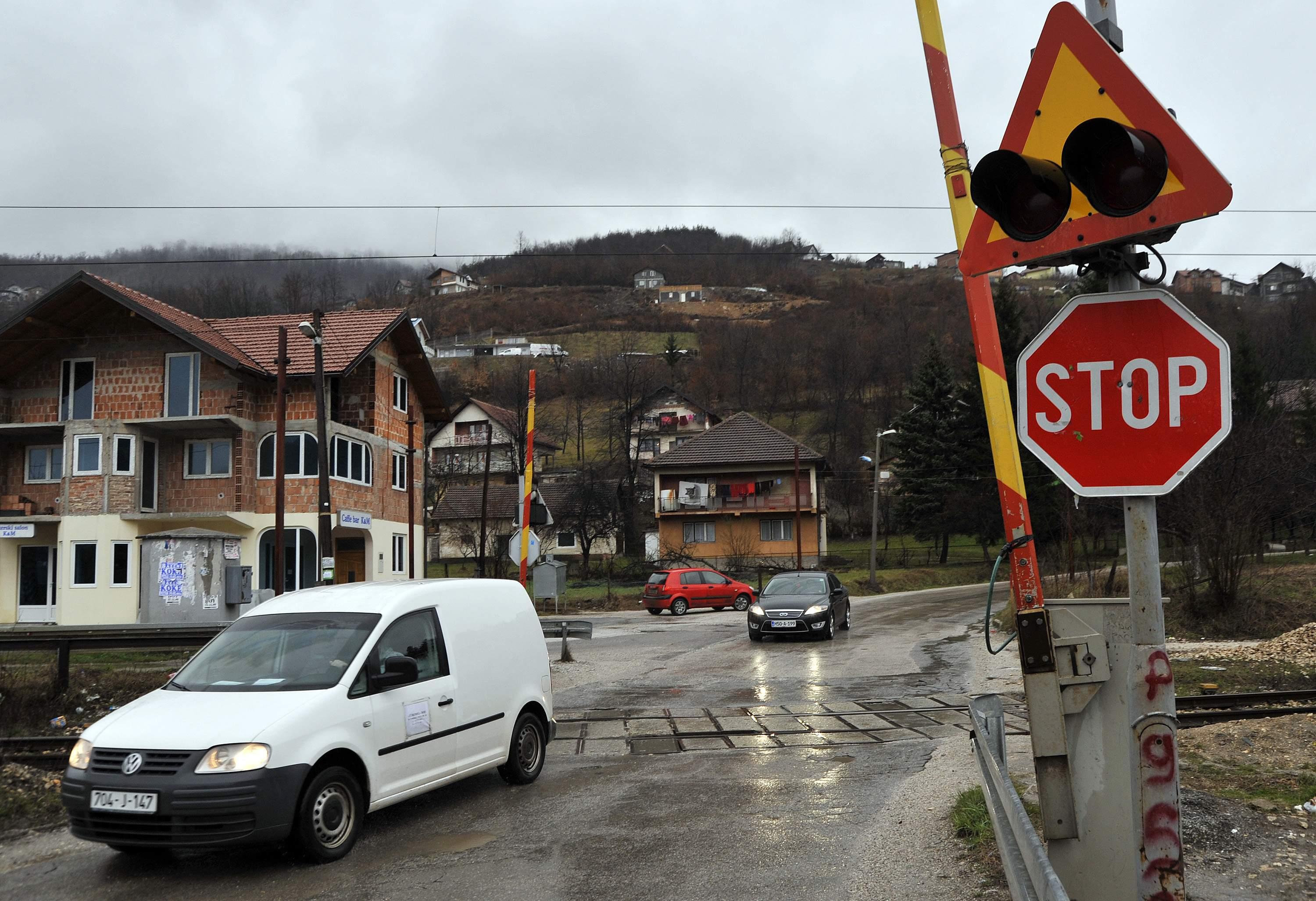 Rampa i obavezni znakovi na prijelazu - Avaz