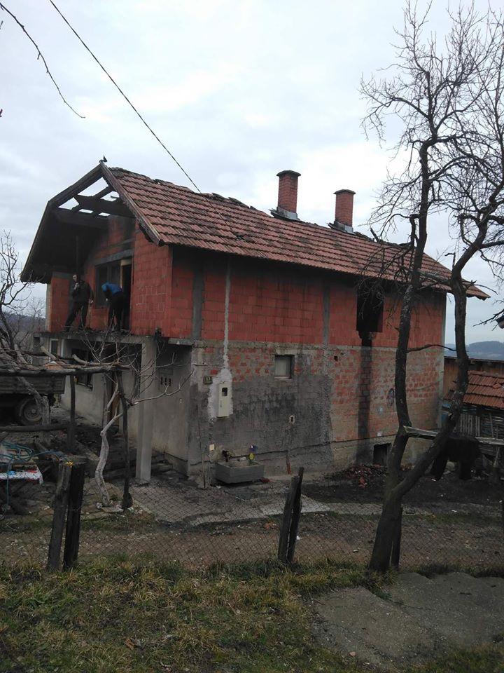 Porodica ostala bez krova nad glavom - Avaz