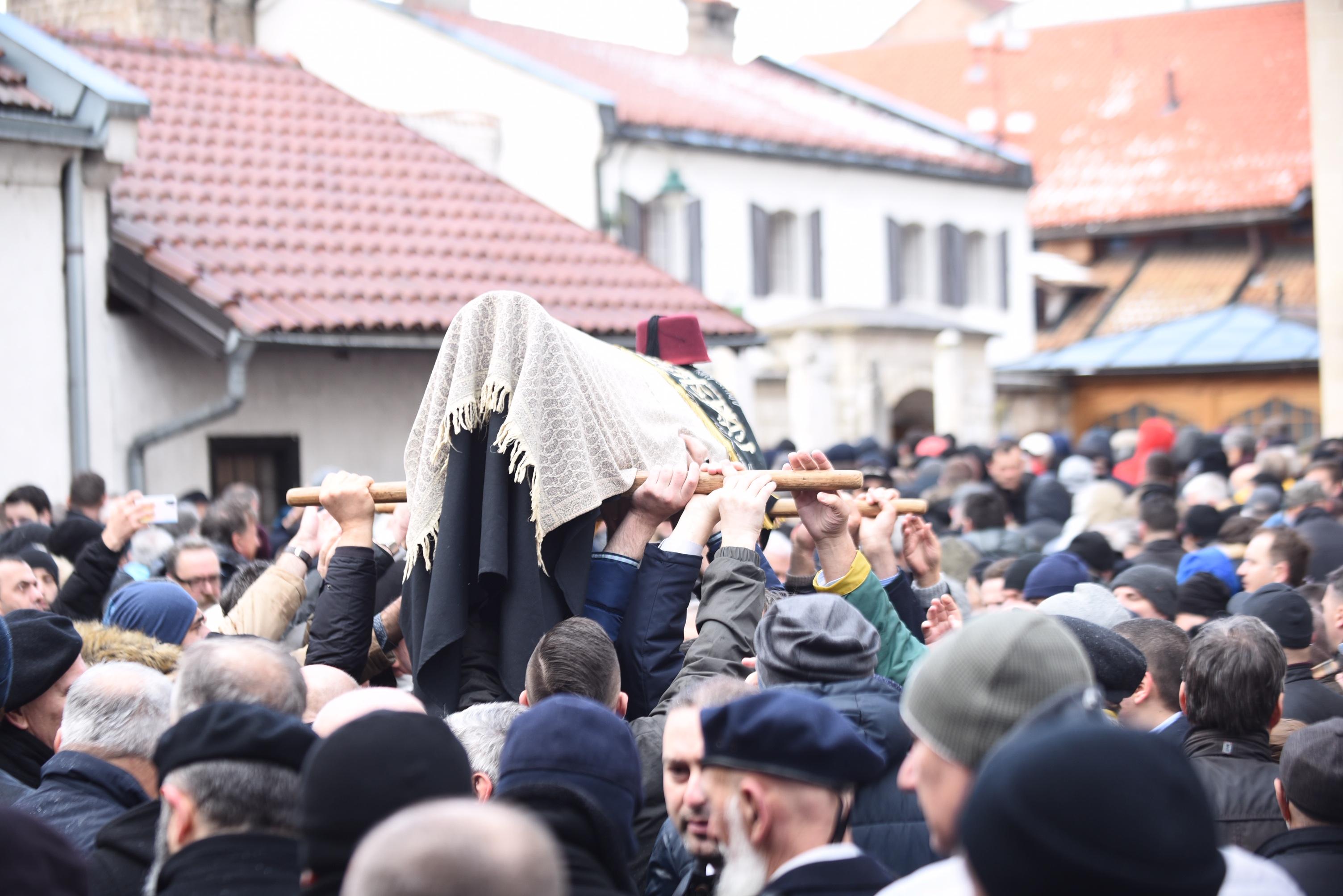 Dženazi prisustvovao veliki broj ljudi - Avaz