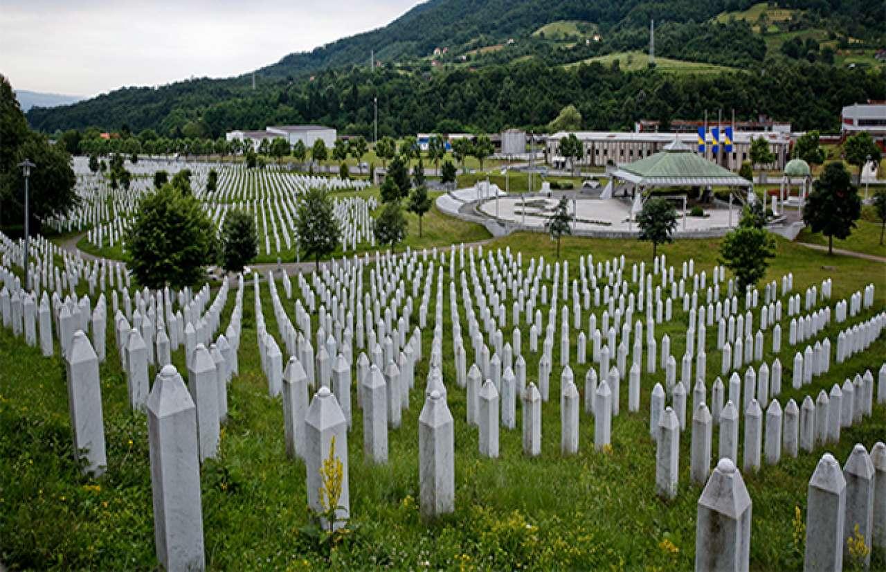 Strašno je da 25 godina poslije genocida ne postoje zakoni koji bi regulirali pitanje negiranja genocida - Avaz