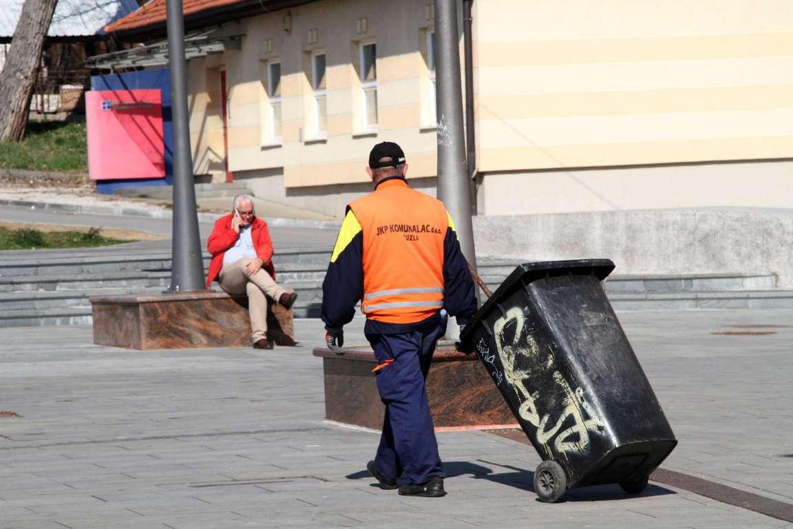 Vani izašli samo oni što su morali - Avaz