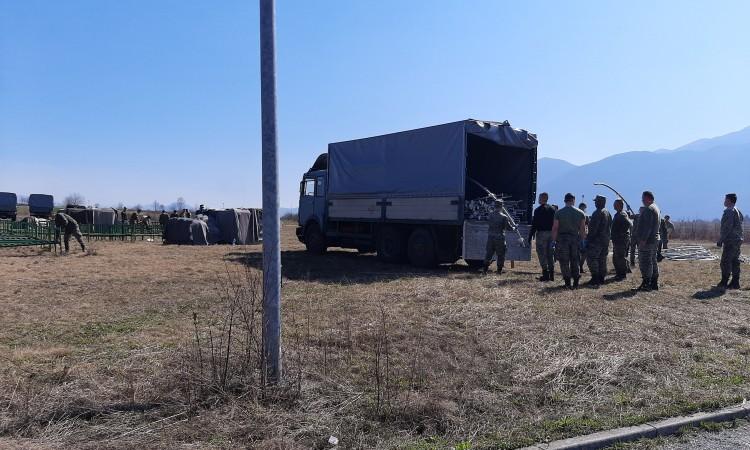 Počelo postavljanje šatora za samoizolaciju na Izačiću