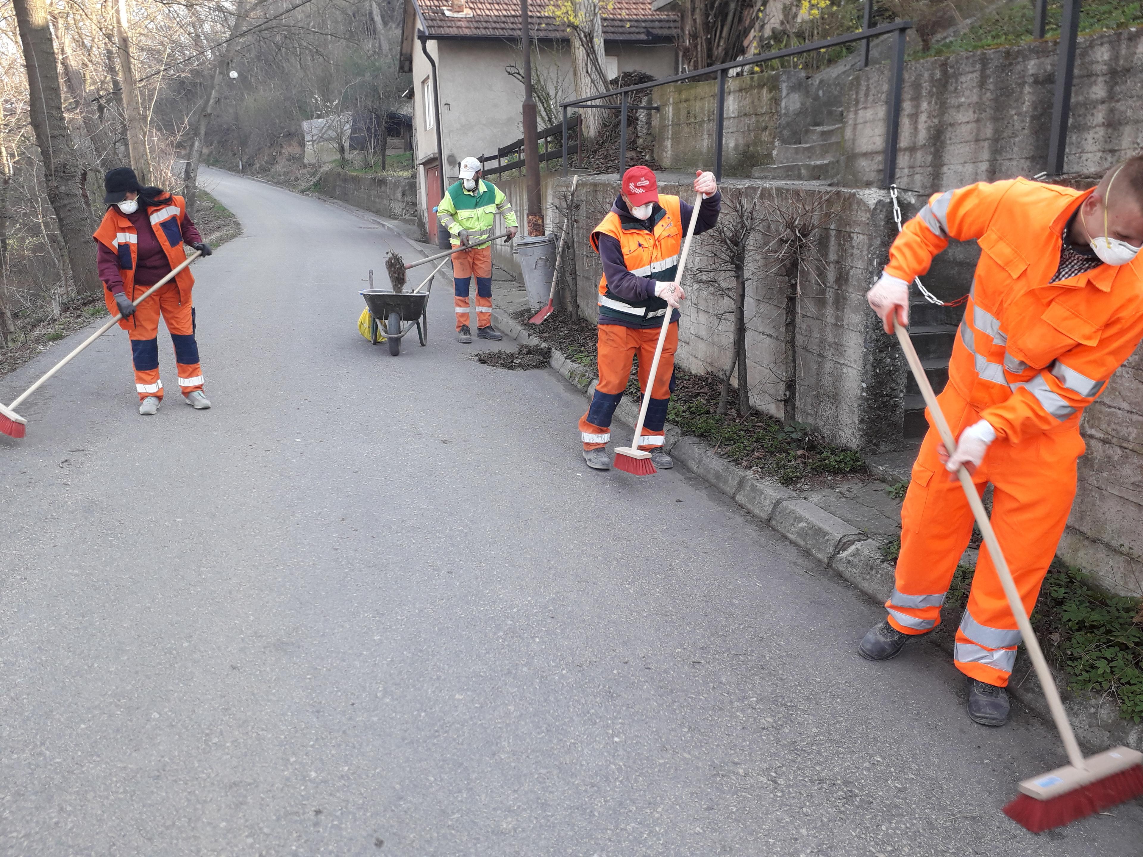 Maske obavezne, razmak također, za vikend pranje i dezinfekcija svih ulica