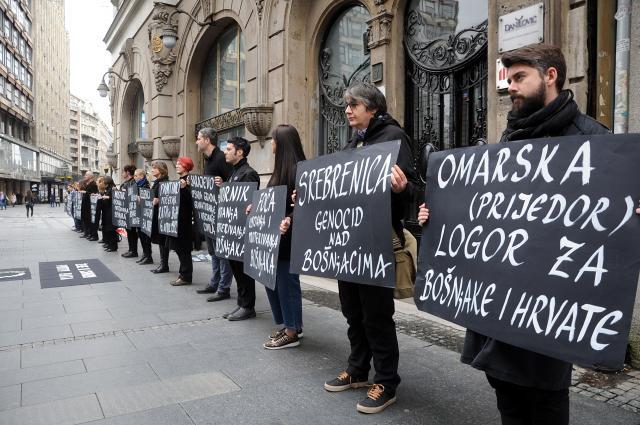 “Žene u crnom” pamte stradanja ljudi u Sarajevu i ubijanje grada - Avaz