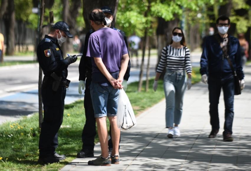 Policija danas u Sarajevu kažnjavala građane bez zaštitne opreme - Avaz