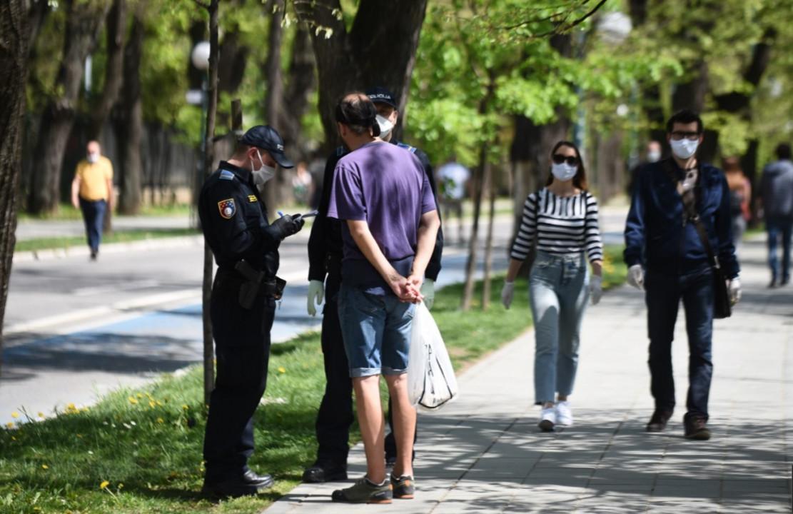 Svakodnevno policija kažnjava građane - Avaz