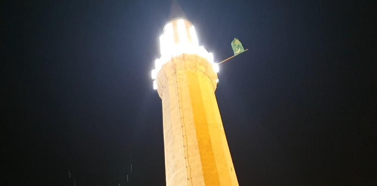 Dok mujezin uči salavate: Prva teravija bez vjernika u Begovoj džamiji
