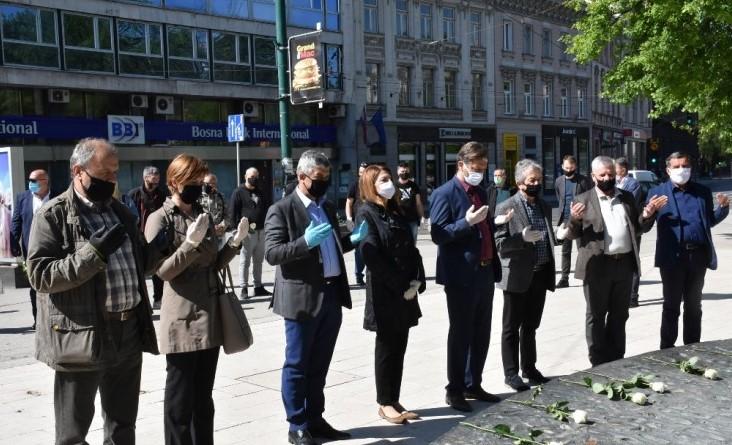 Položeno cvijeće i odata počast ubijenoj djeci opkoljenog Sarajeva