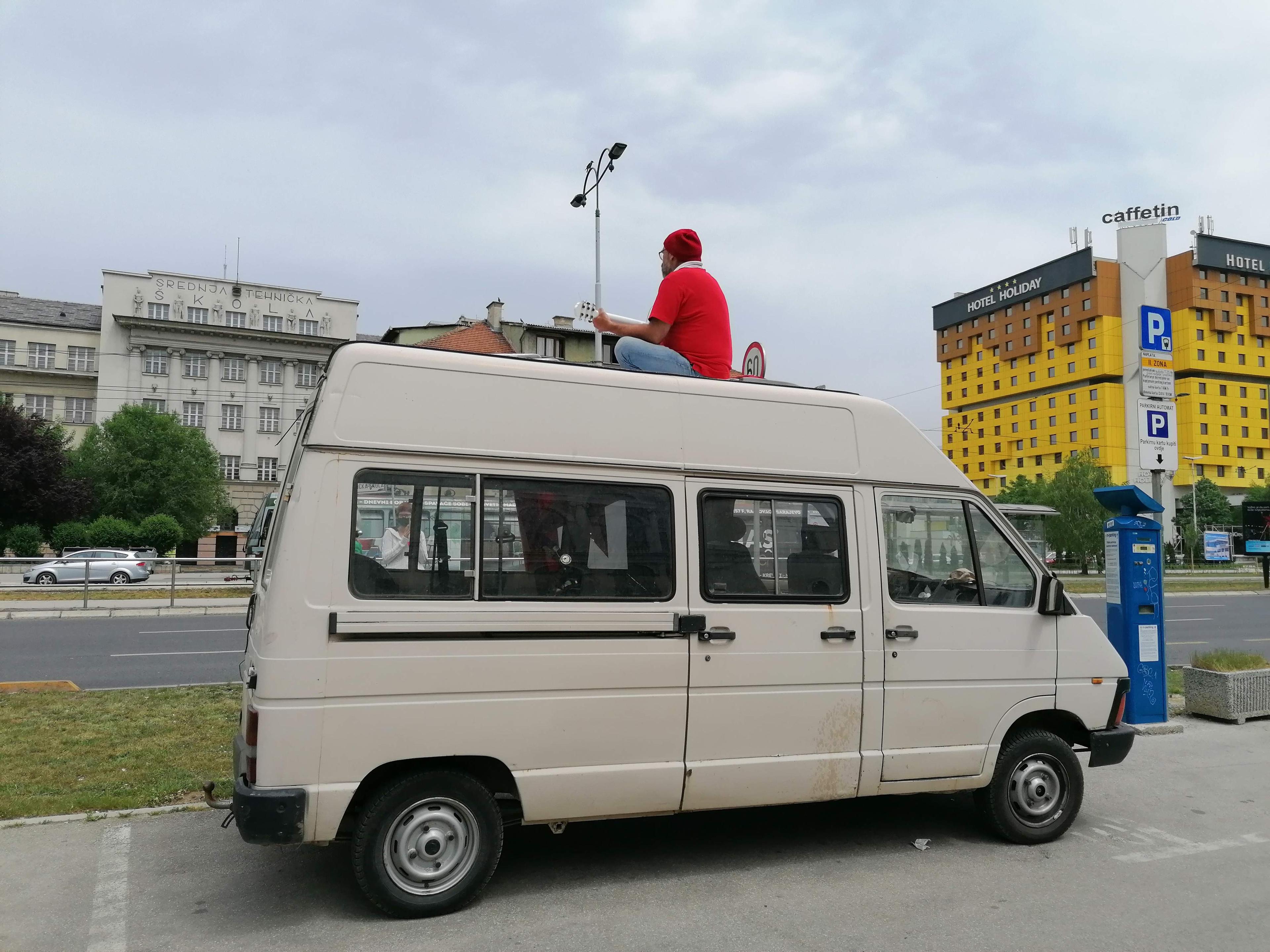 Podrška i pjesmom uz gitaru - Avaz