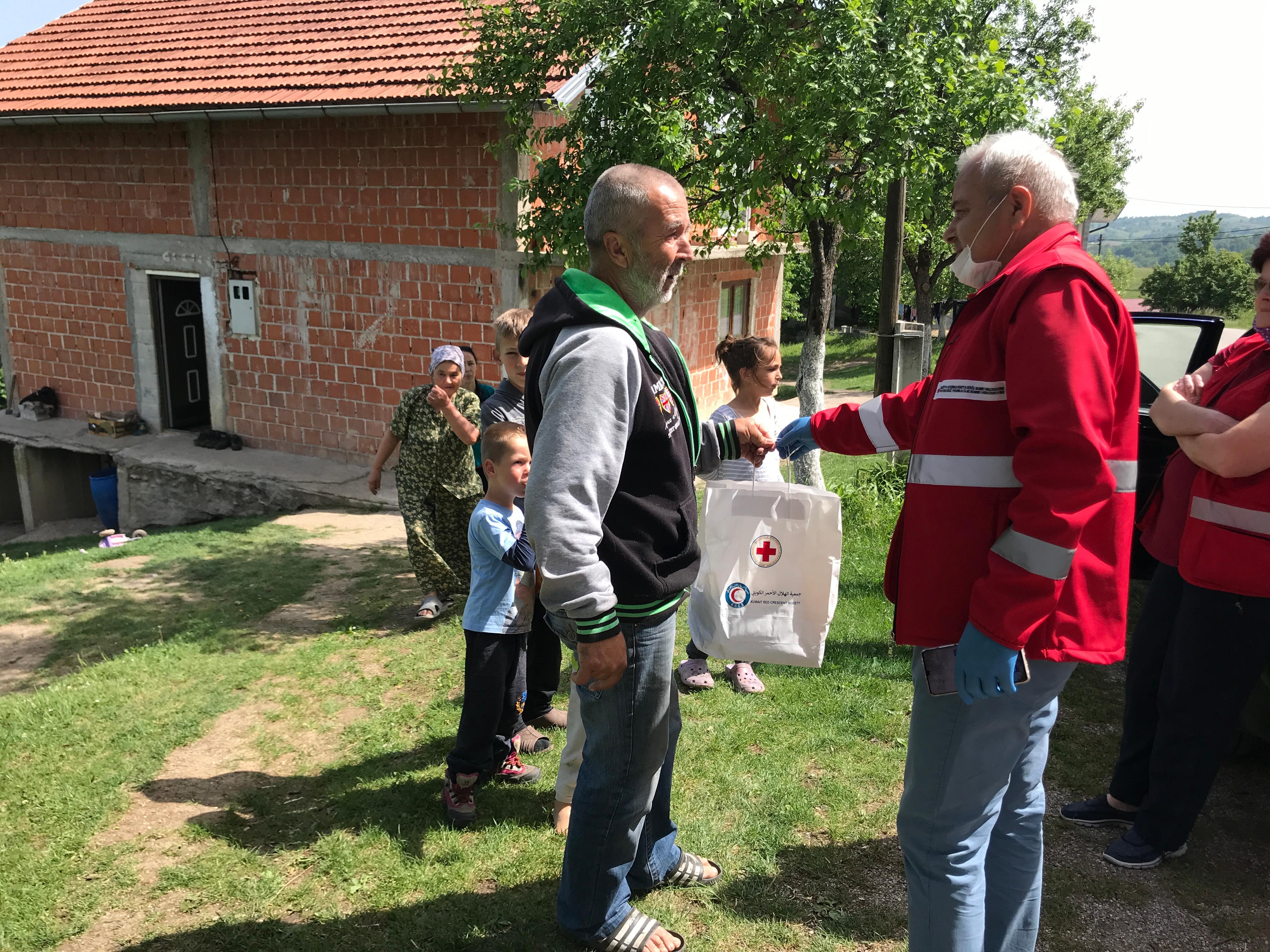 Crveni križ FBiH podijelio stotine ramazanskih paketa